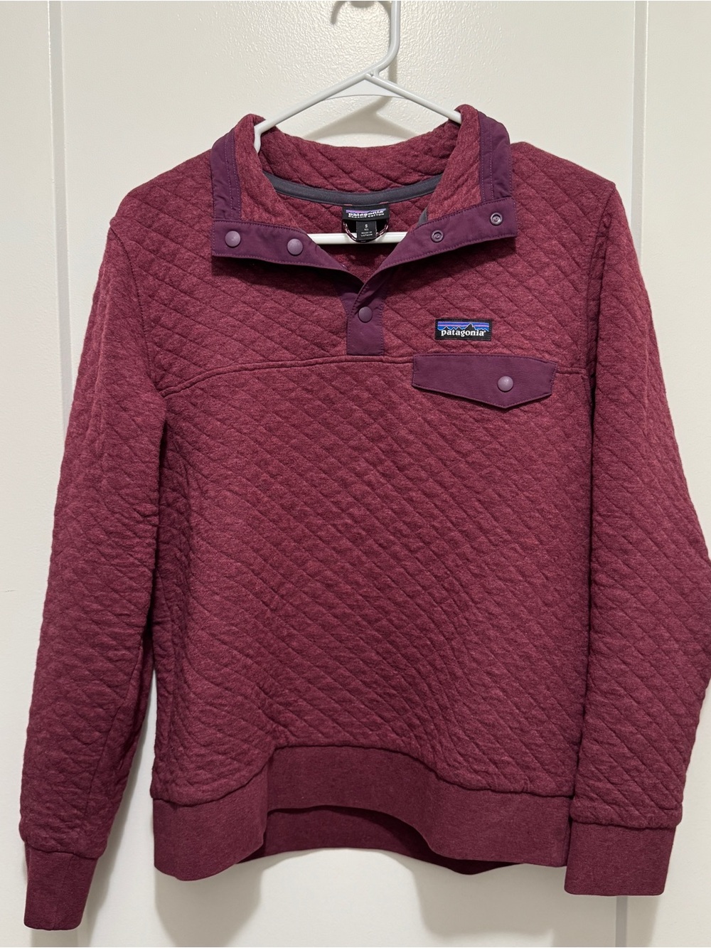 Patagonia Women’s Organic Cotton Quilt Snap-T in Burgundy